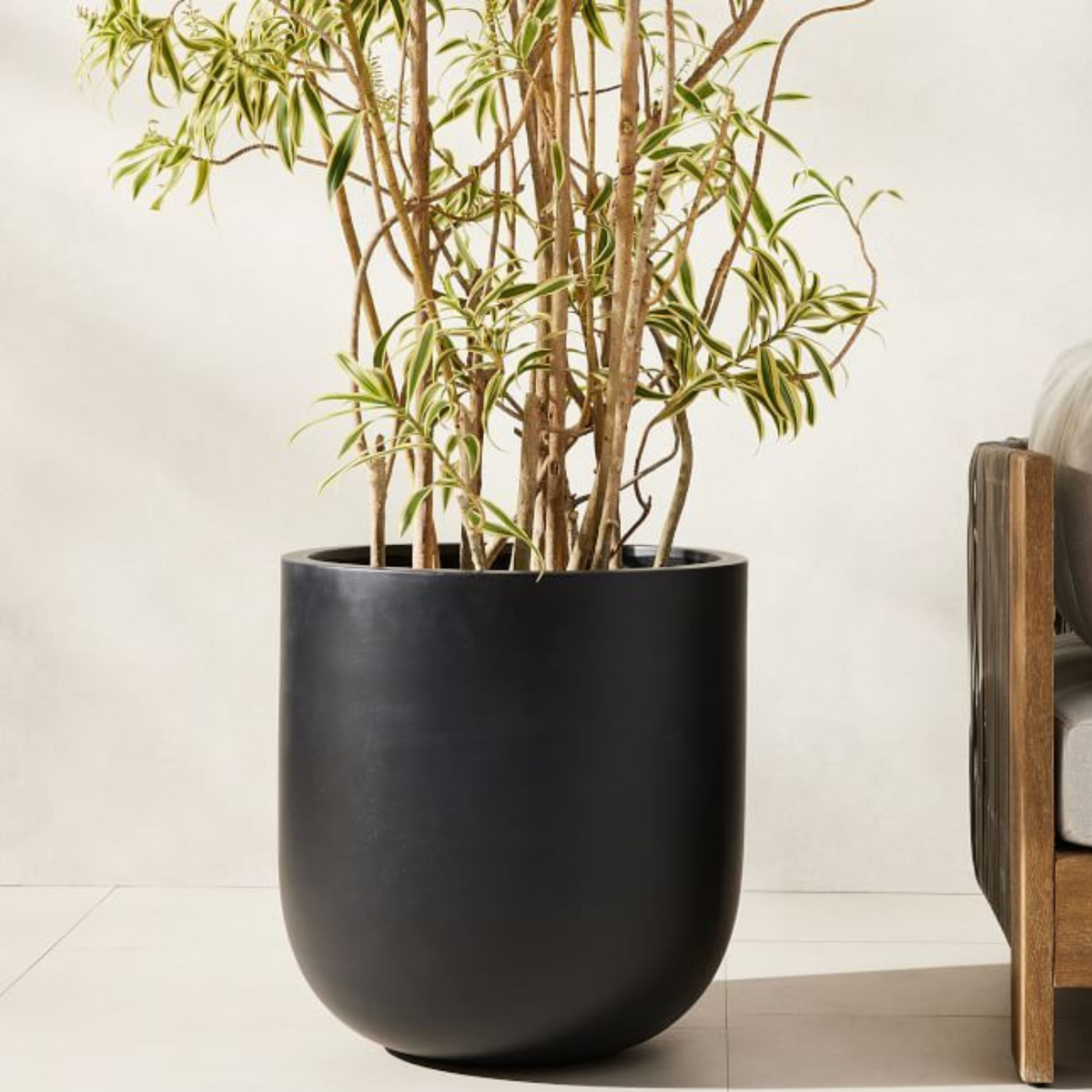 Humpty Planter Pot Black